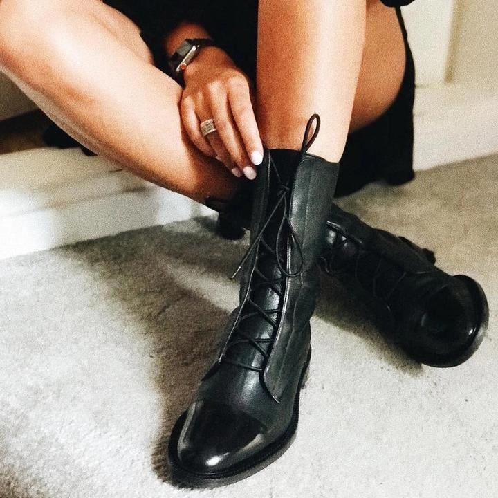 Botas Planas de Piel con Cordones Mujer Caña Media