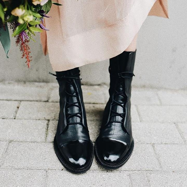 Botas Planas de Piel con Cordones Mujer Caña Media