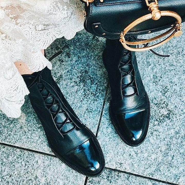 Botas Planas de Piel con Cordones Mujer Caña Media